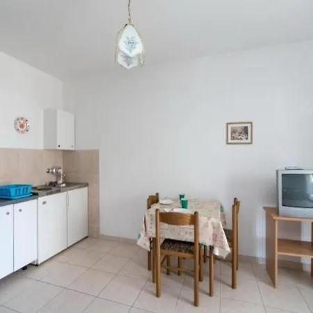 Appartamento Boguvila - With Terrace A4 - St San Pietro di Brazza