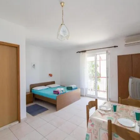 Appartamento Boguvila - With Terrace A4 - St San Pietro di Brazza