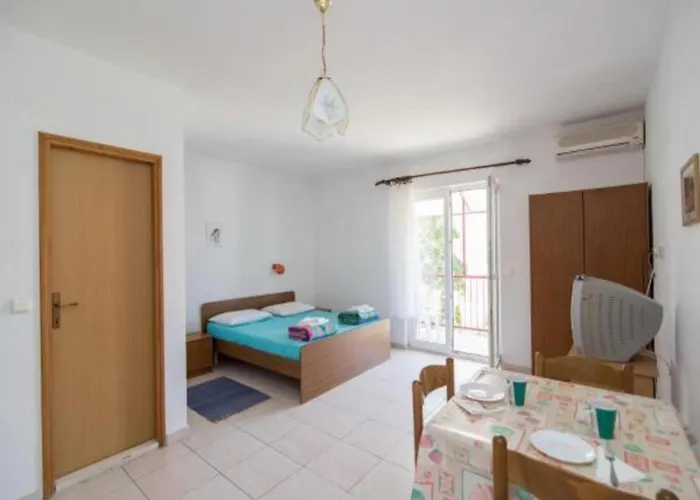 Apartamento Boguvila - With Terrace A4 - St Supetar