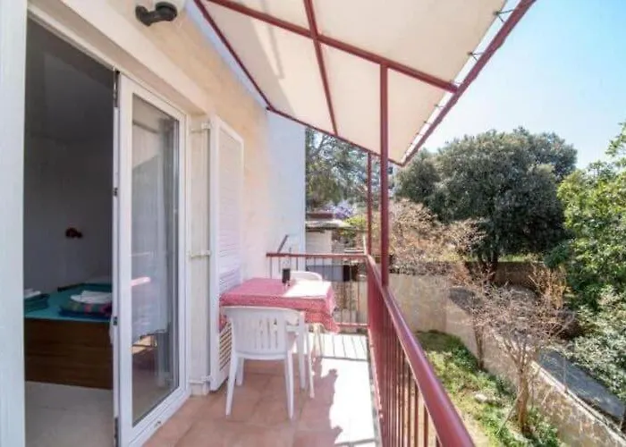 Boguvila - With Terrace A4 - St Apartamento Supetar