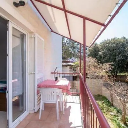 Boguvila - With Terrace A4 - St Διαμέρισμα Supetar